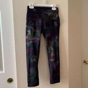 LuluLemon Wunder Under Aura Dark Chrome Size 4